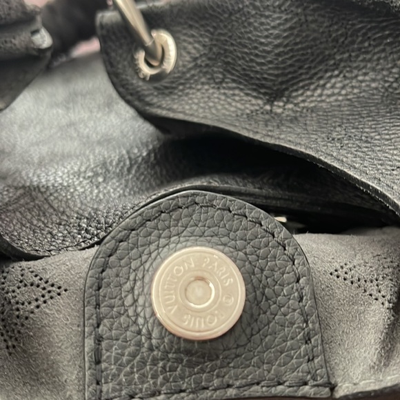 Louis Vuitton Carmel Mahina Noir - Picture 7 of 11